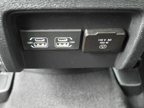 Used 2022 Jeep Cherokee Trailhawk w/ Premium Leather Package AWD/4WD image 17