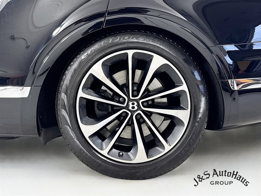Used 2018 Bentley Bentayga AWD/4WD image 40