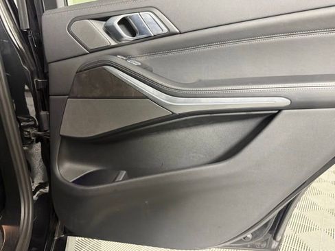 Used 2021 BMW X7 xDrive40i w/ M Sport Package image 28