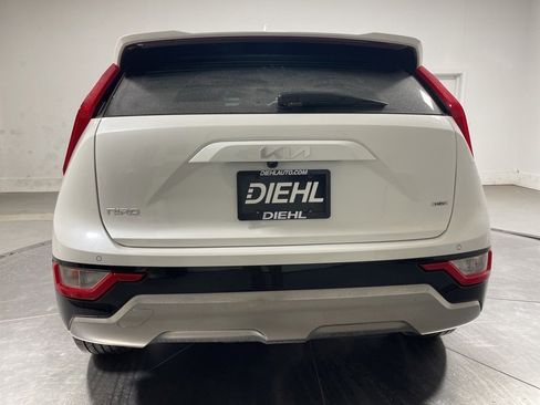 Used 2024 Kia Niro EX Touring image 6