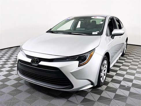 Certified 2025 Toyota Corolla LE image 3