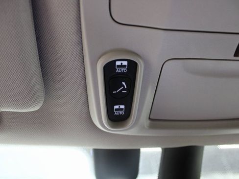 Used 2022 Chrysler Pacifica Limited image 37