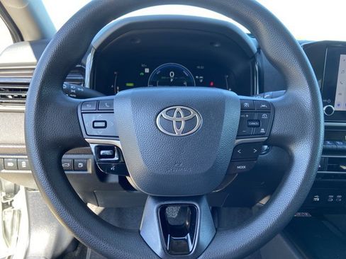 Used 2025 Toyota Camry LE FWD image 25