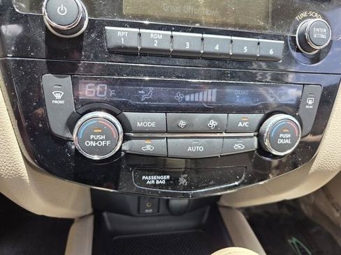 Used 2015 Nissan Rogue SV FWD image 14