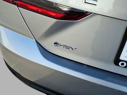 Used 2025 Toyota Camry LE image 6