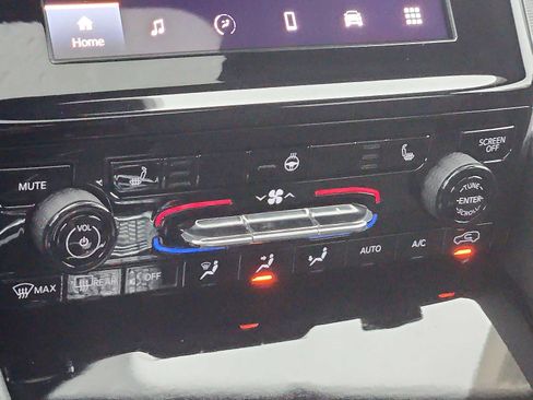 New 2025 Jeep Grand Cherokee 4WD image 12