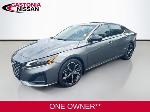 Used 2025 Nissan Altima 2.5 SR w/ SR Premium Package FWD image 3