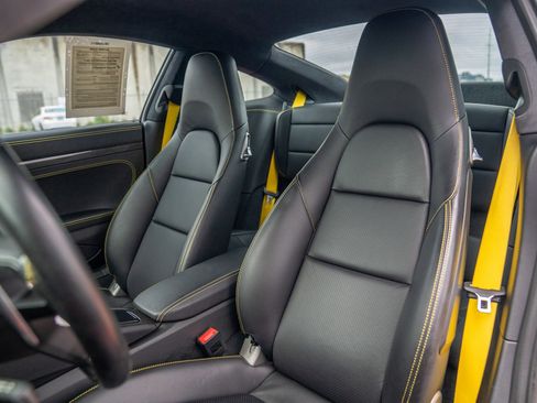 Used 2019 Porsche 911 Carrera S image 5