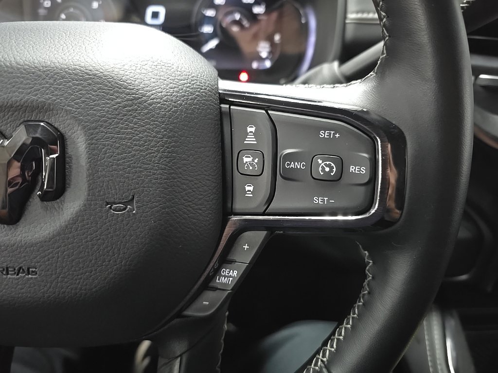 Used 2025 RAM 3500 Limited AWD/4WD image 20