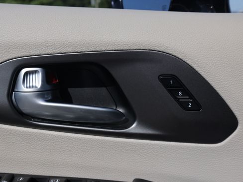 Used 2024 Chrysler Pacifica Touring-L FWD image 26