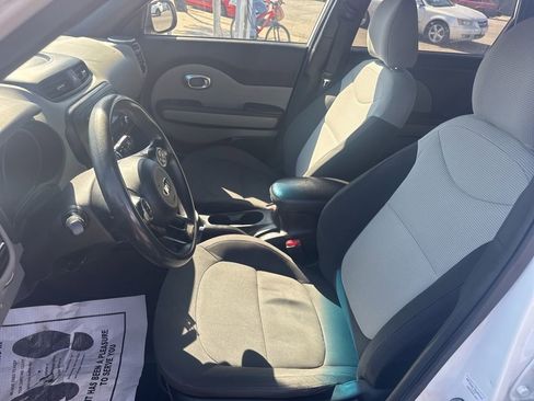 Used 2014 Kia Soul FWD image 5