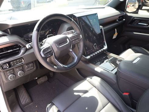 Used 2026 GMC Yukon XL Denali w/ Denali Reserve Package AWD/4WD image 12