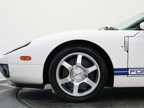 Used 2005 Ford GT RWD image 49