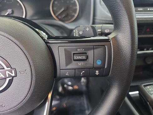 Used 2023 Nissan Rogue SV image 18