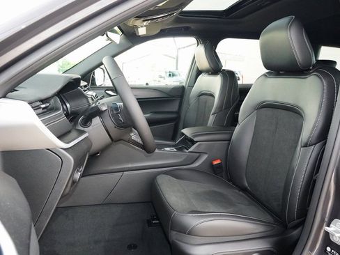 New 2025 Jeep Grand Cherokee L Altitude RWD image 11