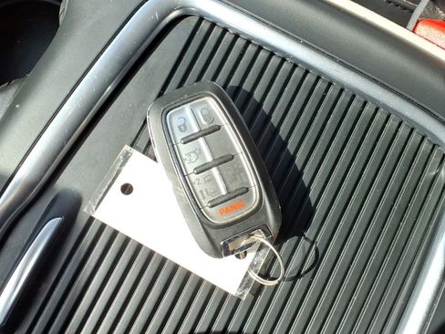 Used 2023 Chrysler Pacifica Touring-L FWD image 12