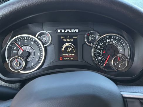 Used 2024 RAM 2500 Tradesman w/ Chrome Appearance Group image 17