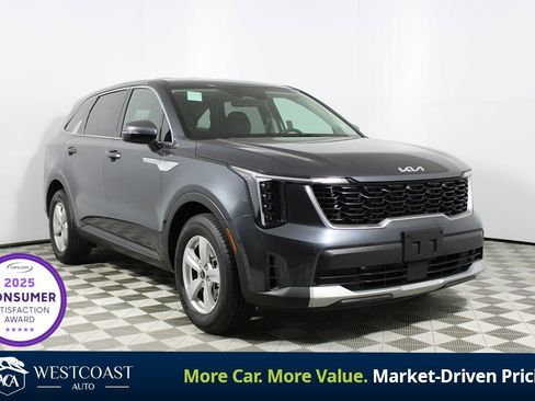 Used 2024 Kia Sorento LX image 1