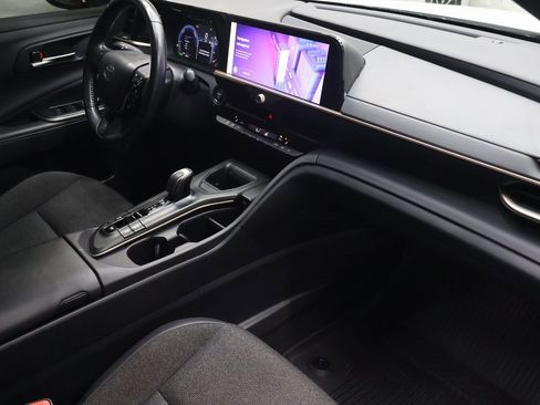 Used 2023 Toyota Crown XLE image 11