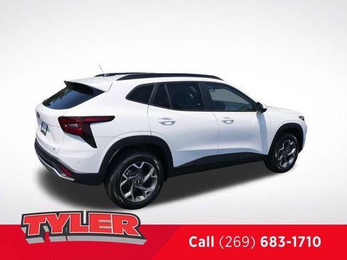 New 2025 Chevrolet Trax LT image 8