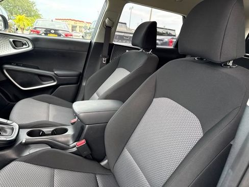 Used 2025 Kia Soul LX w/ LX Technology Package FWD image 27
