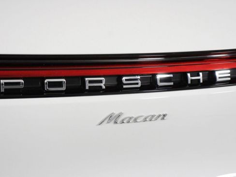 Certified 2024 Porsche Macan image 22