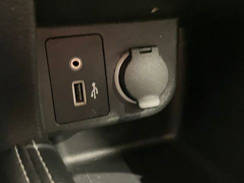 Used 2019 Nissan Kicks S image 27