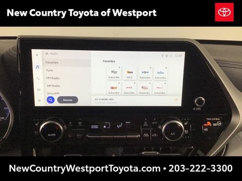 Used 2023 Toyota Highlander Limited image 16