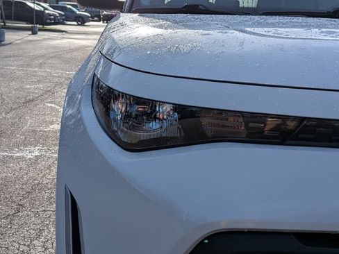 Certified 2025 Kia Soul LX w/ LX Technology Package FWD image 9