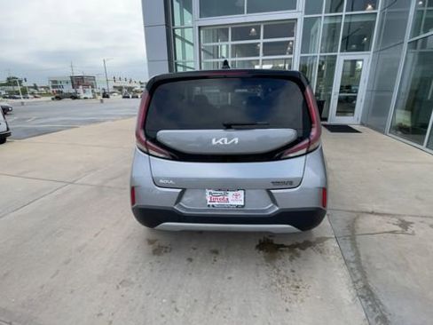 Used 2025 Kia Soul LX w/ LX Technology Package FWD image 9