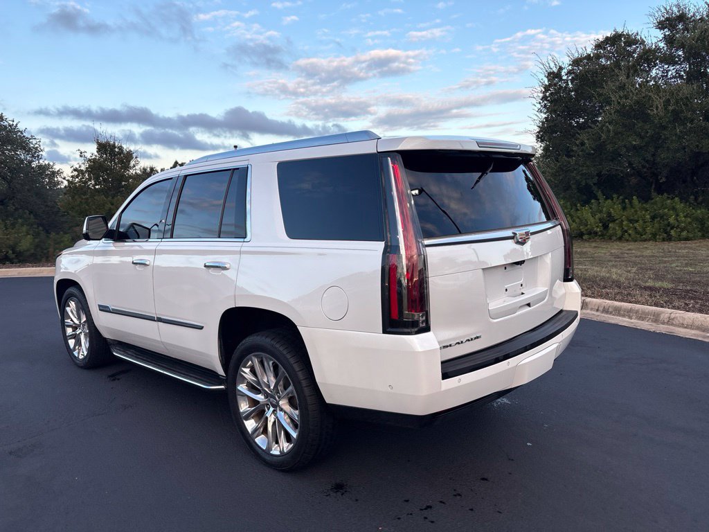 Used 2017 Cadillac Escalade Luxury RWD image 3