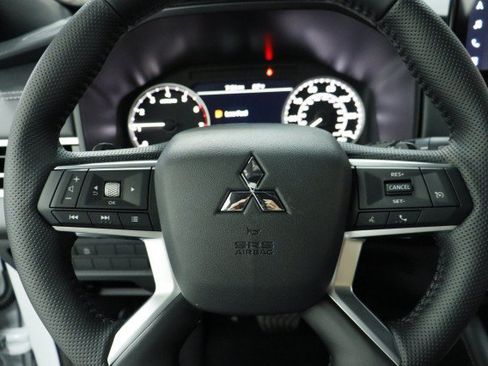 New 2026 Mitsubishi Outlander LE FWD image 8