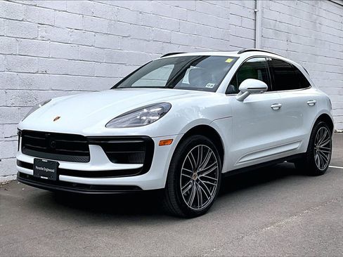 Certified 2025 Porsche Macan S AWD/4WD image 1