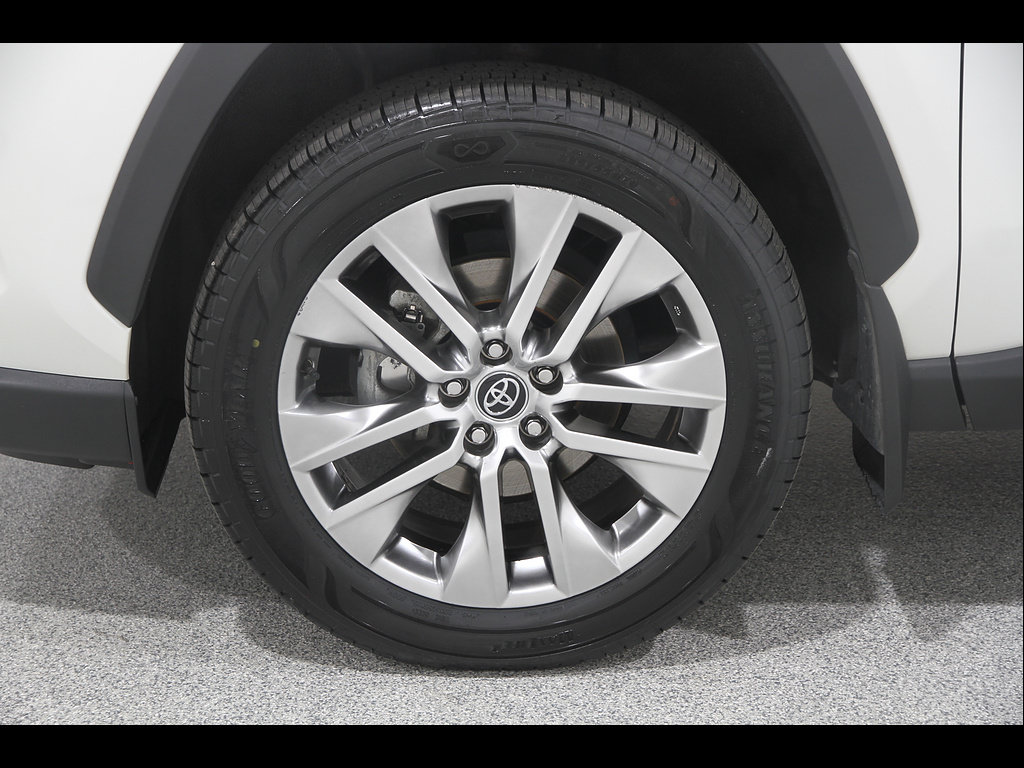 Used 2021 Toyota RAV4 XLE Premium AWD/4WD image 20