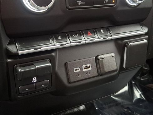 Used 2024 GMC Sierra 2500 Pro w/ Convenience Package image 23