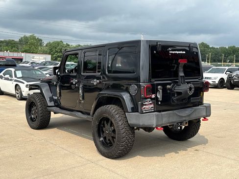 Used 2014 Jeep Wrangler Unlimited Rubicon w/ Connectivity Group AWD/4WD image 4