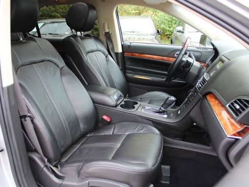 Used 2019 Lincoln MKT AWD image 35