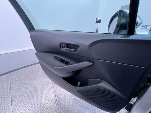 Used 2025 Toyota Corolla LE FWD image 30