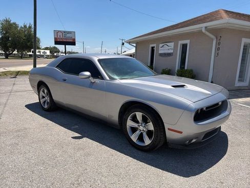 Used 2017 Dodge Challenger SXT RWD image 3