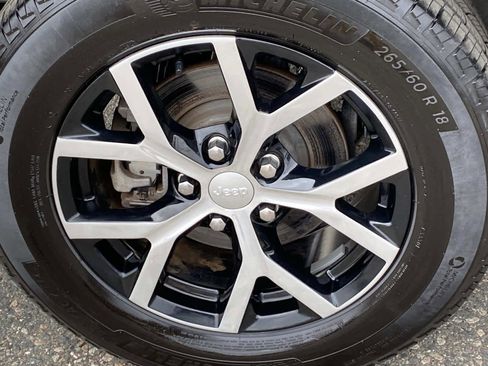 Used 2023 Jeep Grand Cherokee Limited image 26