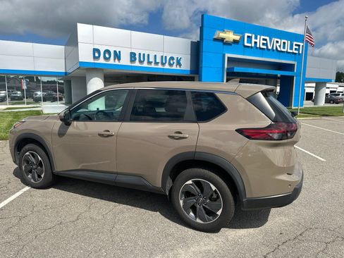 Used 2025 Nissan Rogue SV FWD image 18