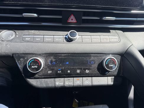 Used 2024 Hyundai Elantra SEL FWD image 22