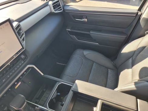 Used 2023 Toyota Tundra Limited AWD/4WD image 12