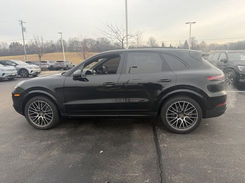 Used 2021 Porsche Cayenne image 3