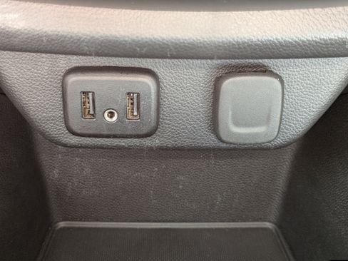 Used 2020 Chevrolet Traverse LT FWD image 30