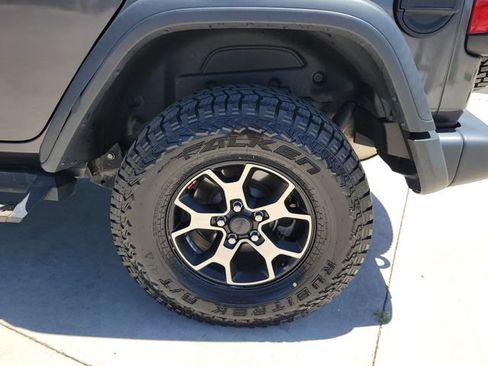 Used 2018 Jeep Wrangler Unlimited Rubicon AWD/4WD image 12
