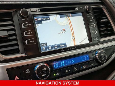Used 2017 Toyota Highlander XLE AWD/4WD image 26