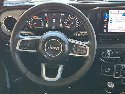 Used 2024 Jeep Wrangler Sahara image 13