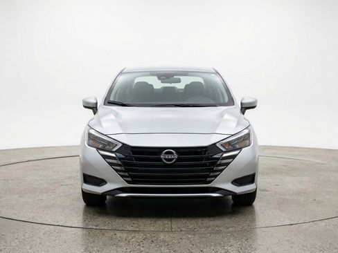 Used 2025 Nissan Versa SV FWD image 2