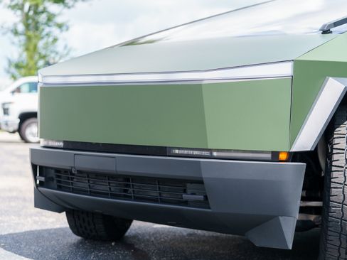Used 2025 Tesla Cybertruck AWD Crew Cab image 33